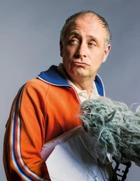 Alfons in Trainingsjacke mit Puschelmikro