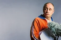 Alfons in Trainingsjacke mit Puschelmikro