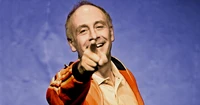 Alfons mit nach vorn gestrecktem Zeigefinger
